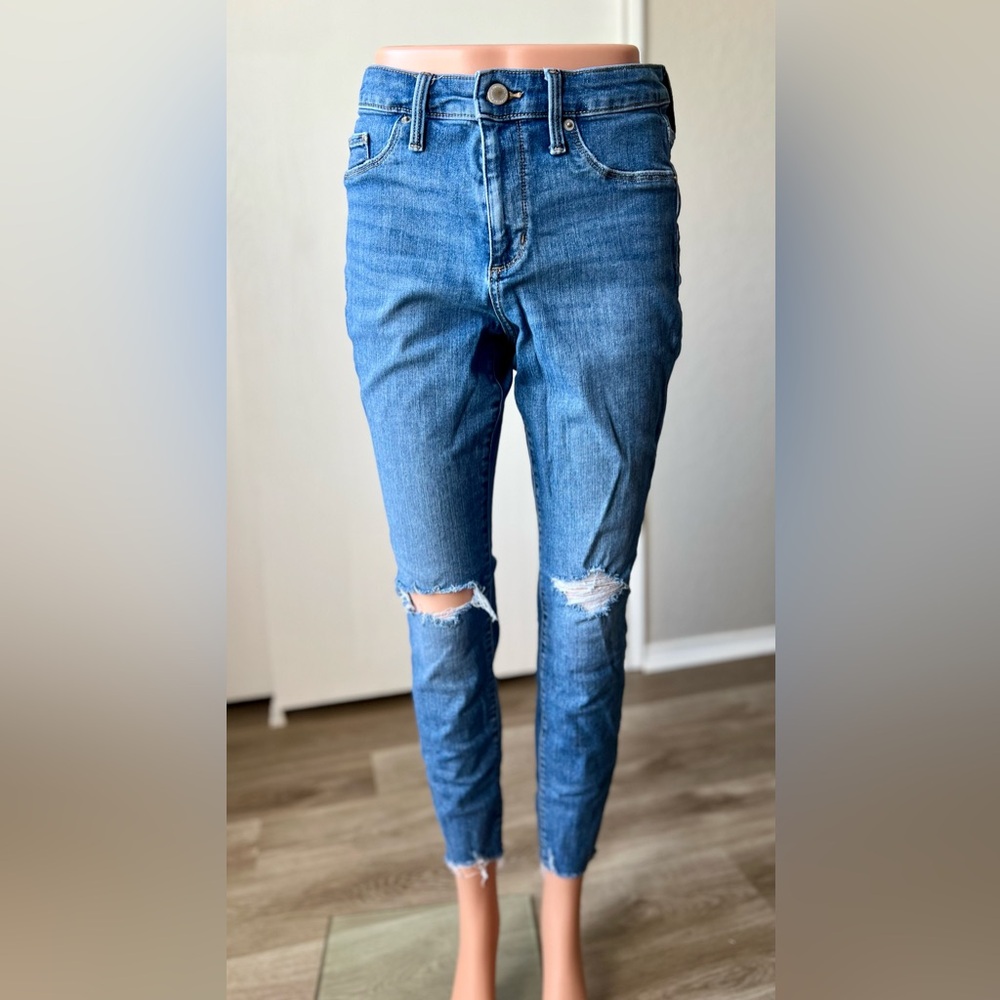 Universal Thread Medium Blue Distressed Skinny Jeans